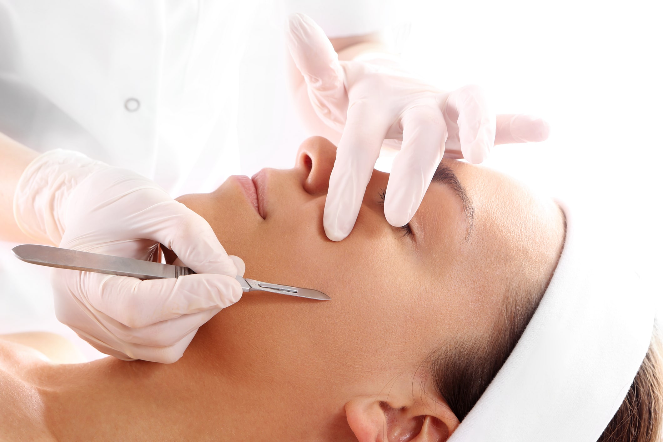 Shanni Sutton performing dermaplaning at TRU Medical Aesthetics & Wellness.